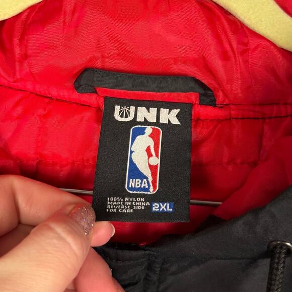 UNK NBA Atlanta Hawks Quilted Hooded Varsity Puffer Jacket Sz 2XL Embroidered - Picture 4 of 13